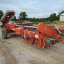 4676 Kverneland UN2200 potato harvester with elevator