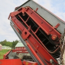 4676 Kverneland UN2200 potato harvester with elevator