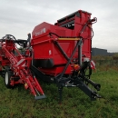 5077 Dewulf GBC carrot harvester with bunker