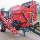 5130 Dewulf GBC carrot harvester with bunker