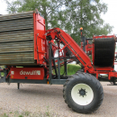 5287 Dewulf GBC carrot harvester with bunker