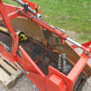 5287 Dewulf GBC carrot harvester with bunker