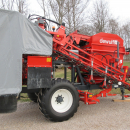 5338 Dewulf GBC carrot harvester with bunker