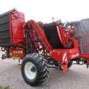 5338 Dewulf GBC carrot harvester with bunker