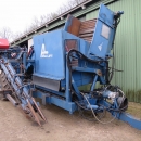 4034 Asa-Lift T120-B carrot harvester with bunker