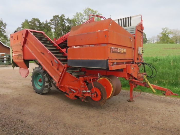 4201 Kverneland UN2100 potato harvester