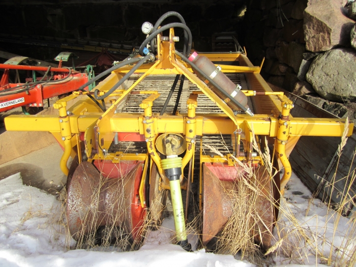 3201 SAMON windrower to potato