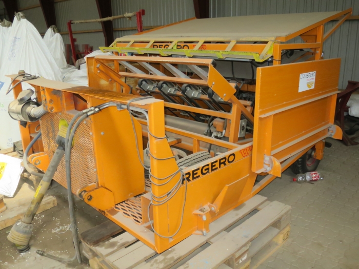 4524 Regero planting machine for plastic