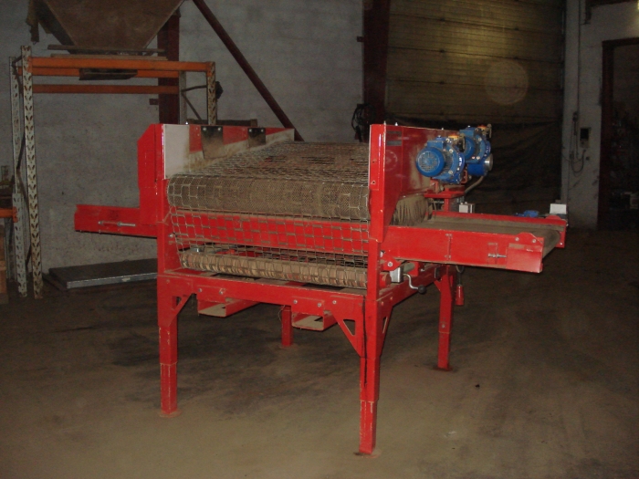 3023 TONG screen grader 1200 mm with reversible cross conveyor 