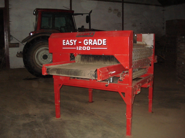3023 TONG screen grader 1200 mm with reversible cross conveyor 
