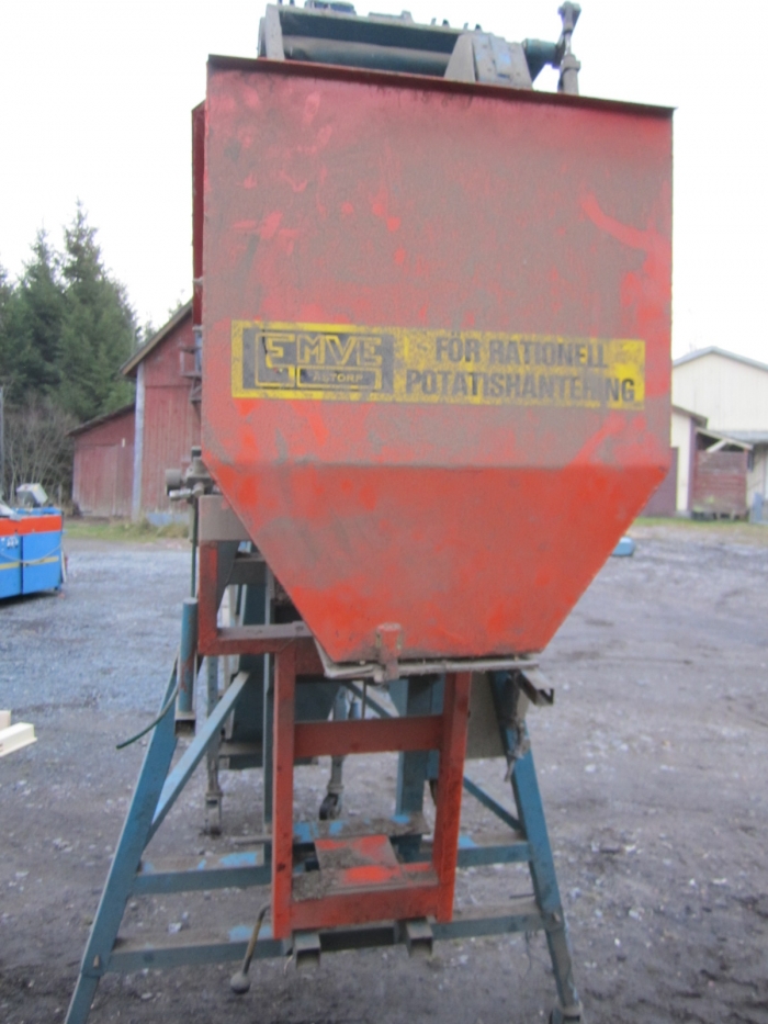 3320 EMVE weigher with double feeding conveyors