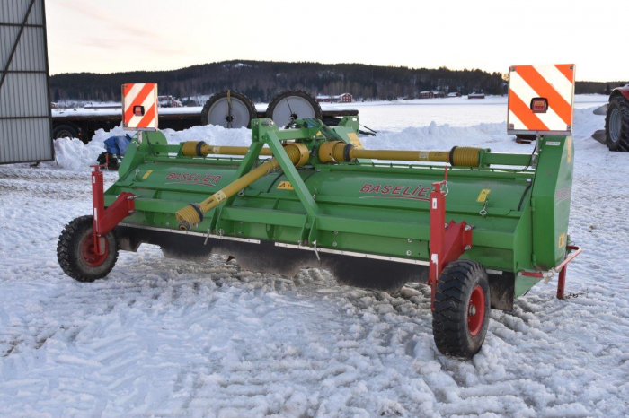 5323 Baselier 4LKB370 haulmtopper
