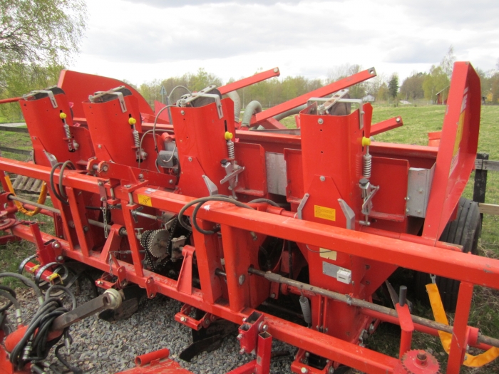 3371 Grimme potato planter 4 row with fertilizer