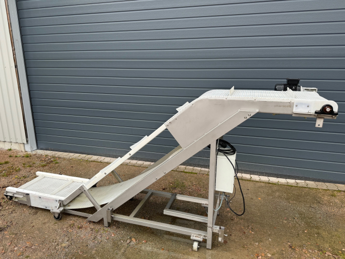 6049 EMVE feeding conveyor bag conveyor