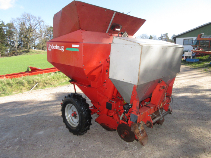 6143 Kverneland Underhaug 3000 potato planter