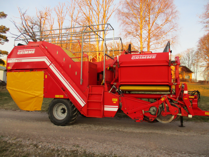 6148 Grimme SE75-30 potato harvester