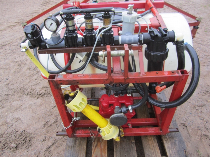 3480 Hardi small sprayer 200 ltr 6 m ramp el-steering