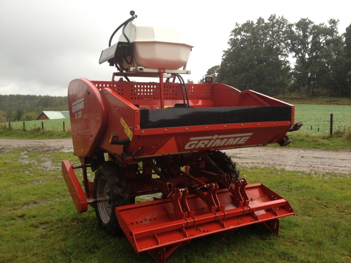 3485 Grimme GL32B 2 row potato planter year 2009