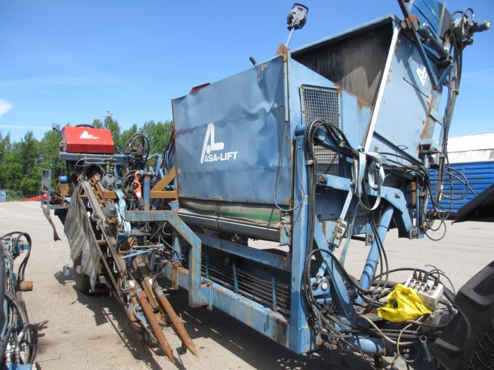 3545 Asa-Lift T-120B carrot harvester with bunker