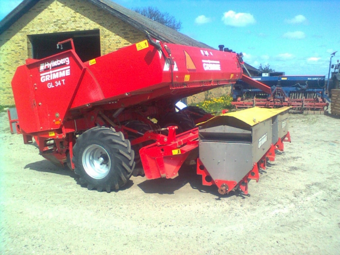 3822 Grimme GL34 4 row potato harvester