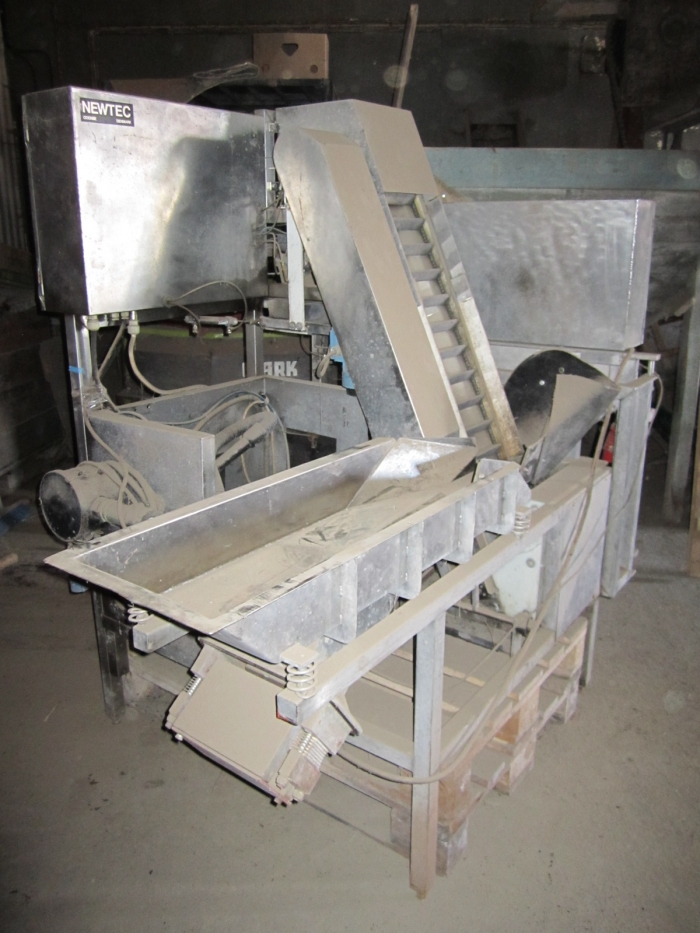 3202 Newtec G30A carrot weigher and packing machine