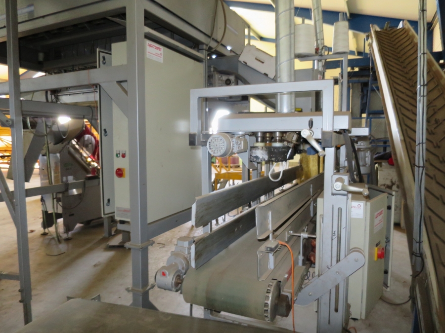 4108 Upmatic 2110 weigher with two net packaging machines