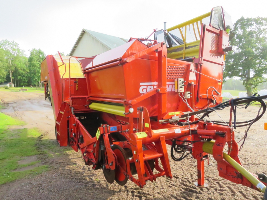 4135 Grimme SE75-30 potato harvester