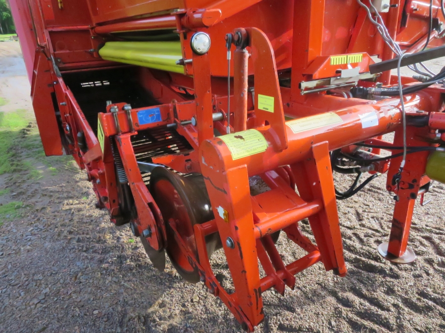 4135 Grimme SE75-30 potato harvester