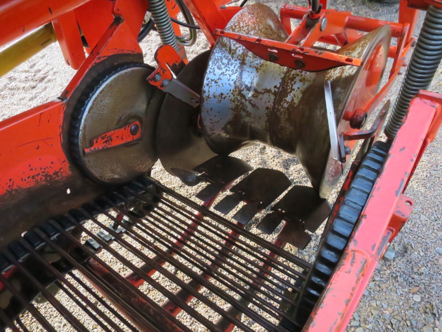 4135 Grimme SE75-30 potato harvester