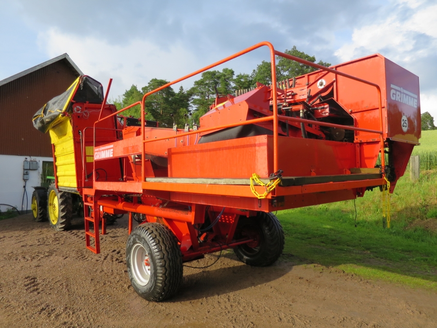 4135 Grimme SE75-30 potato harvester