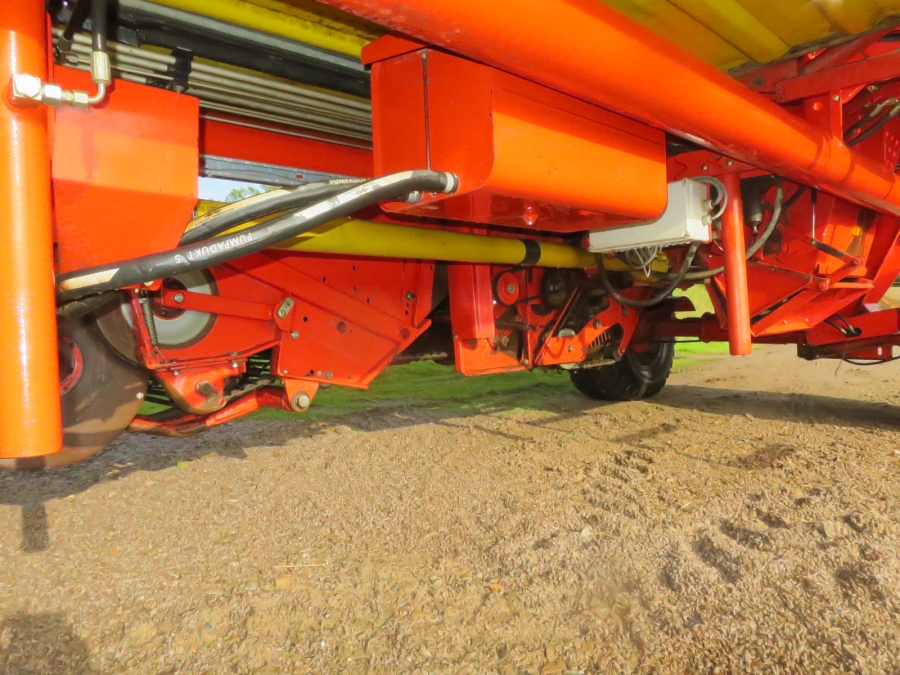 4135 Grimme SE75-30 potato harvester