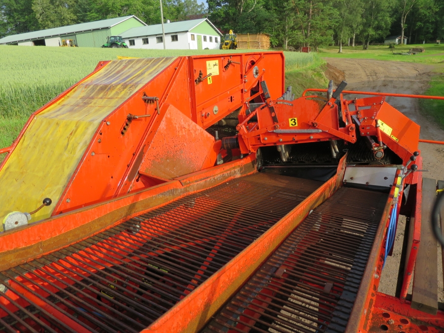 4135 Grimme SE75-30 potato harvester