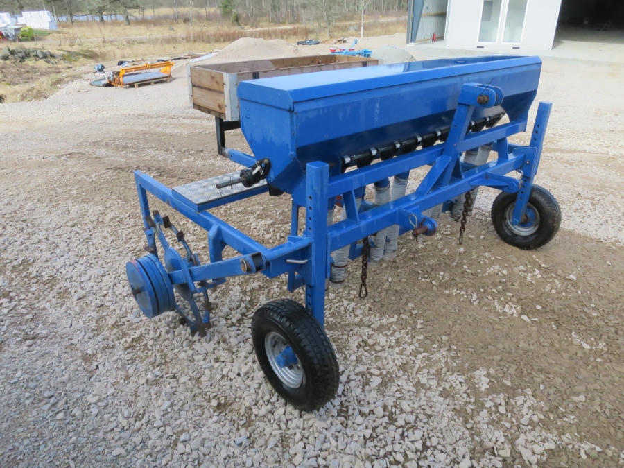 4328 Fiona row fertilizer