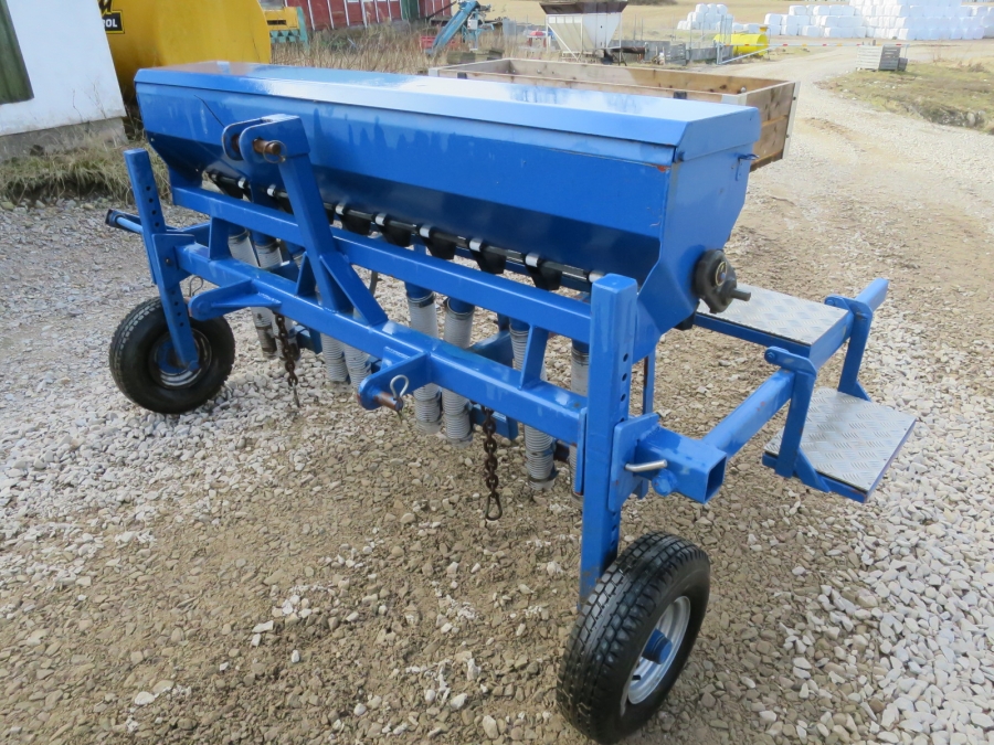 4328 Fiona row fertilizer