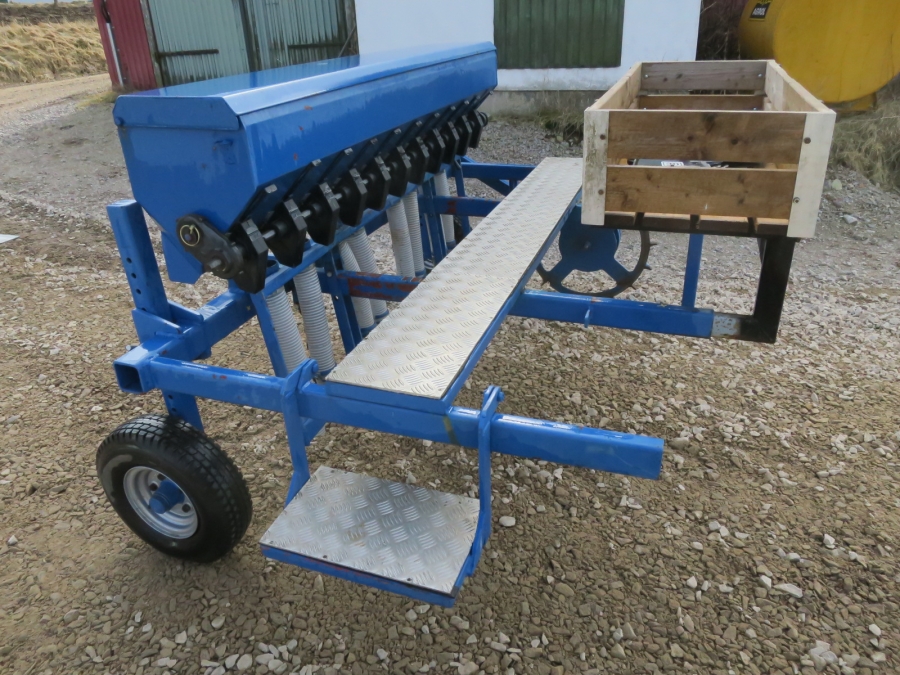 4328 Fiona row fertilizer