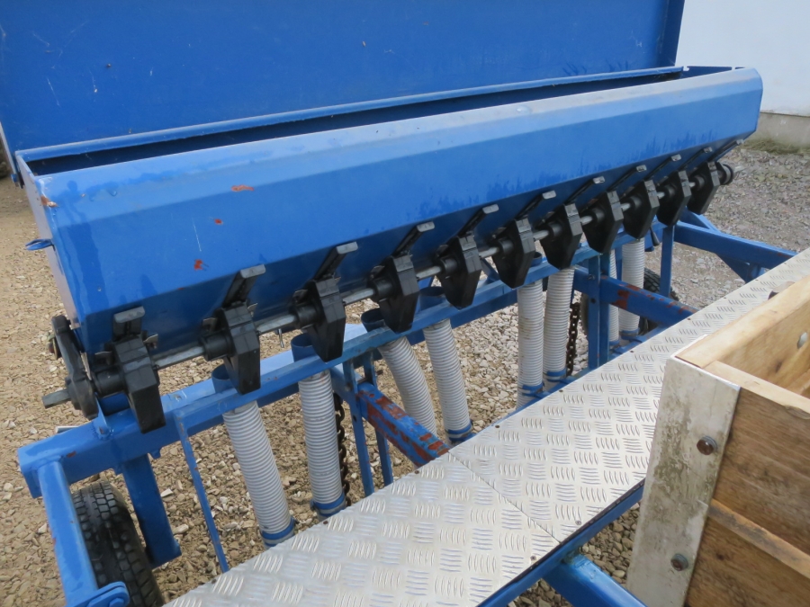 4328 Fiona row fertilizer