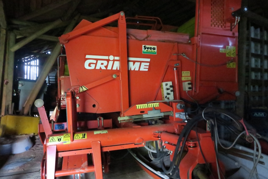 4359 Grimme SE75-20 potato harvester