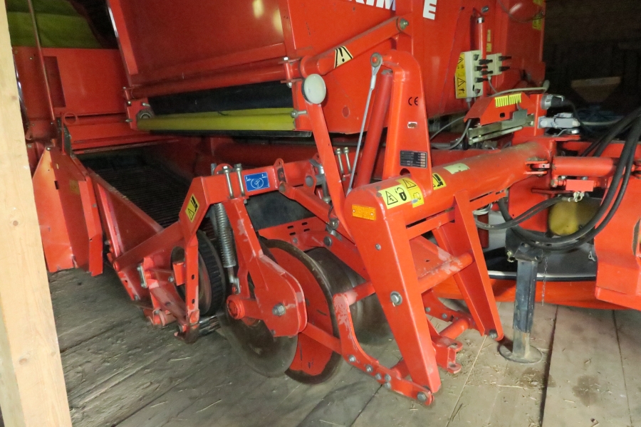 4359 Grimme SE75-20 potato harvester