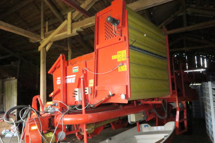 4359 Grimme SE75-20 potato harvester