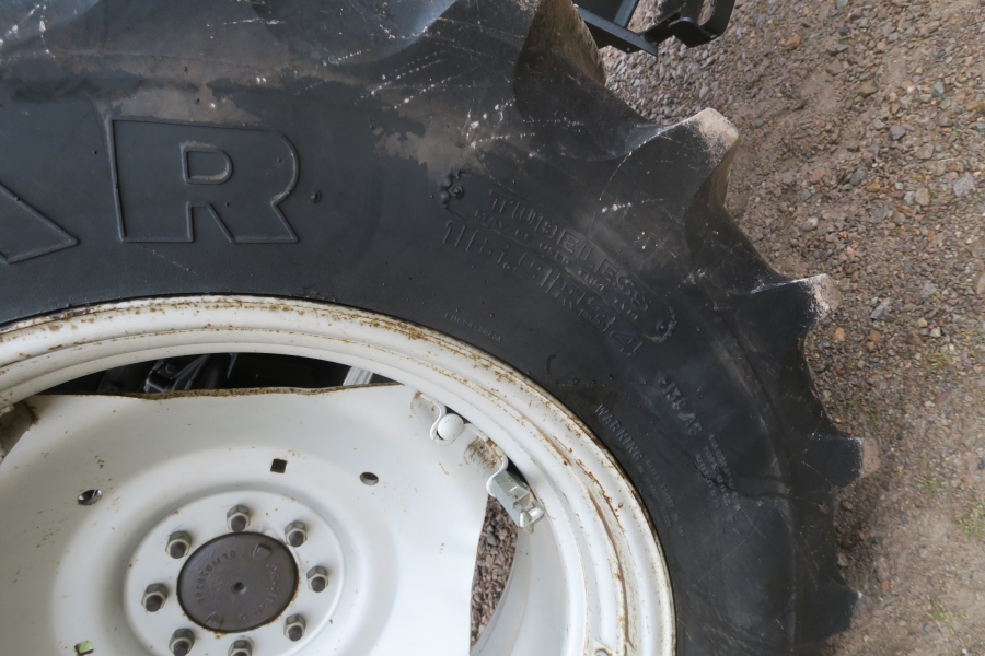 4564 Massey Ferguson 372 2WD Tractor