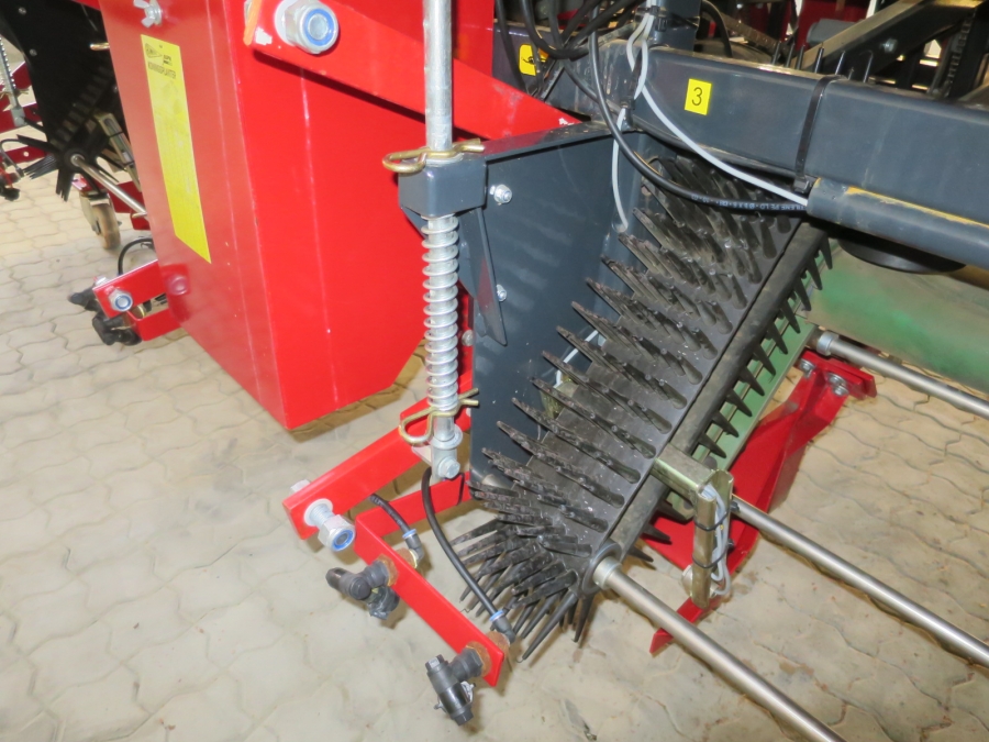 4598  Koningsplanter 4 row potato planter AS NEW