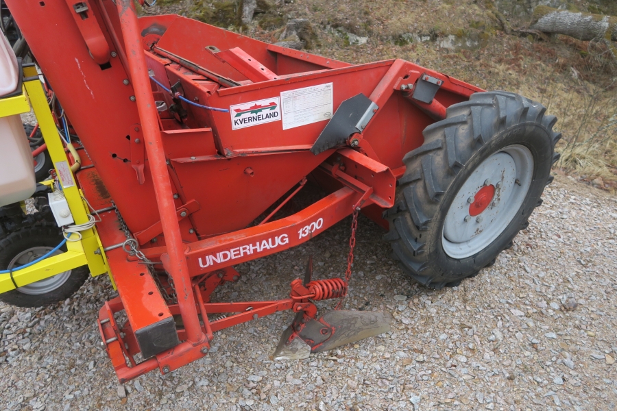 4611 Kverneland Underhaug 1300 potato planter