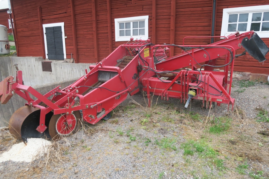 4645 Juko MIDI potato harvester mounted for box