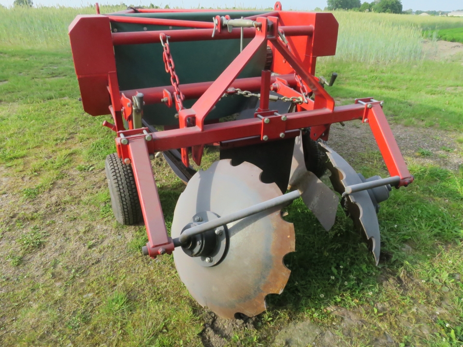 4649 GCL potato windrower and root vegetables