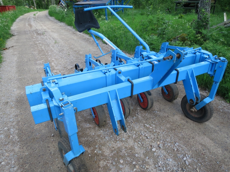 4656 Super Prefer row crop cleaner manual steering
