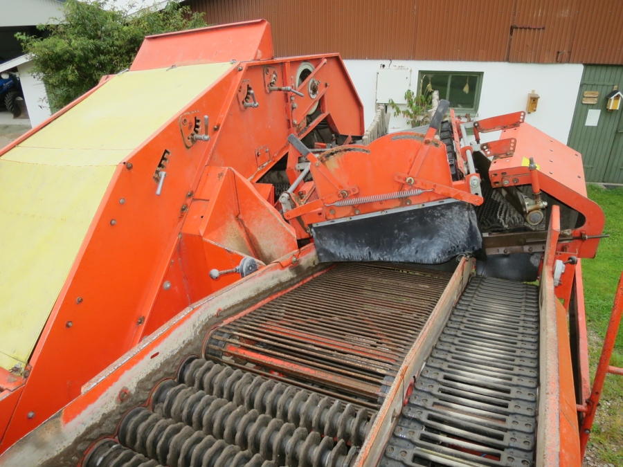 4685 Grimme SE75-20 potato harvester