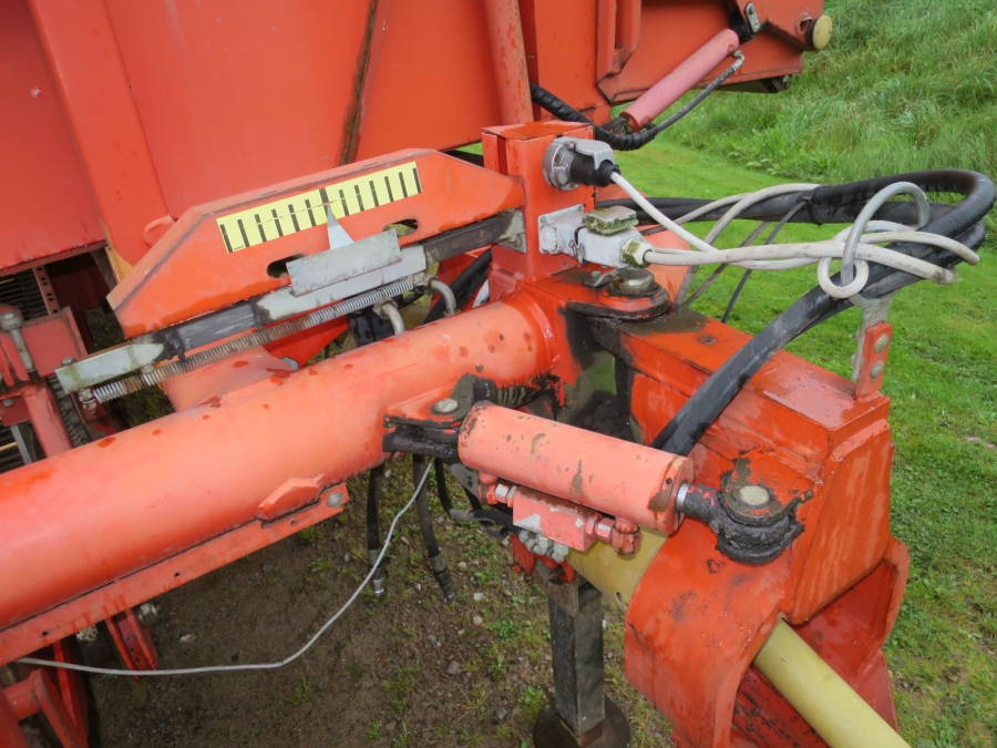 4685 Grimme SE75-20 potato harvester