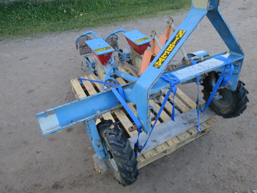 4722 Nibex 300 2 row seeder