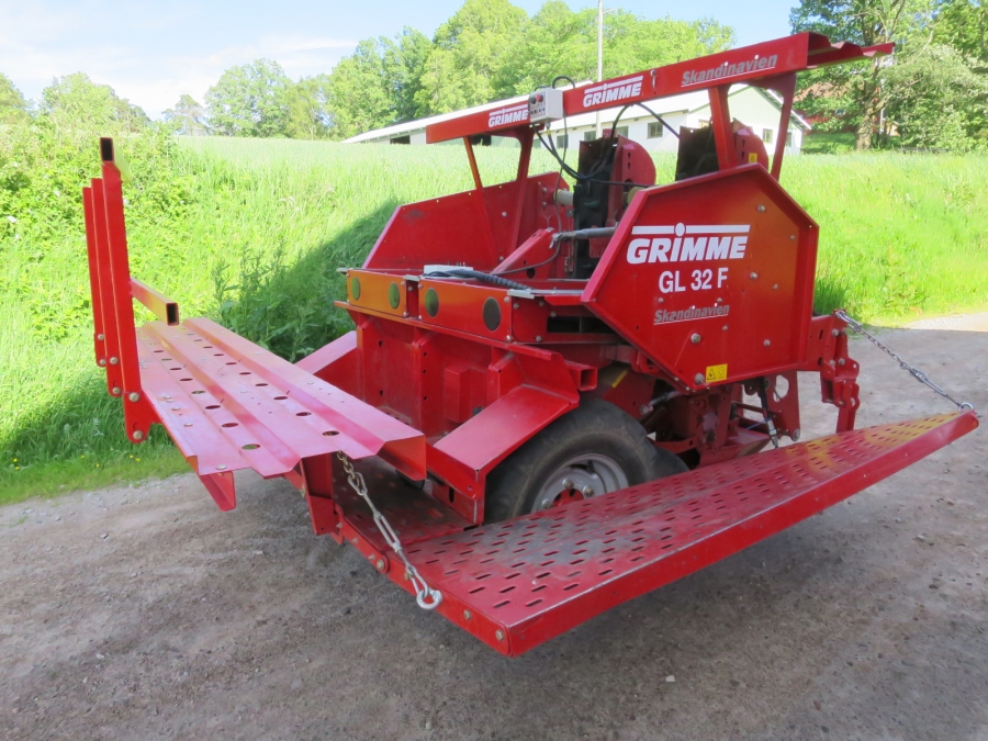 4736 Grimme GL32F potato planter