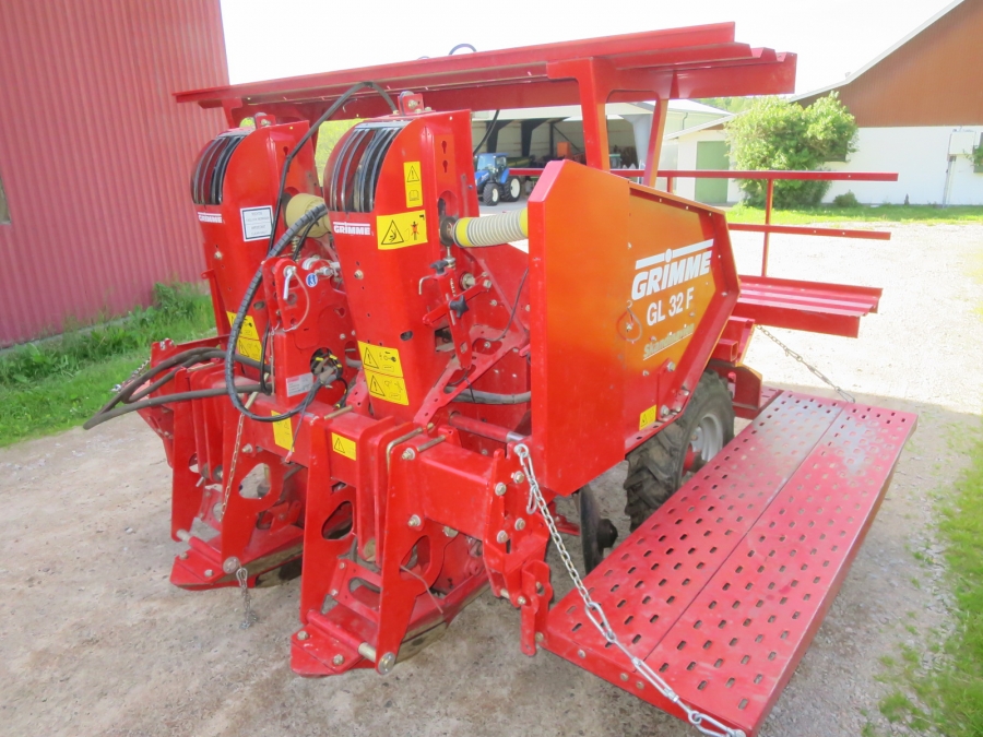 4736 Grimme GL32F potato planter